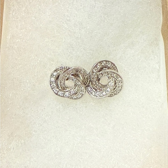 Elegant Silver Knot Fashion Earrings - Picture 1 of 2